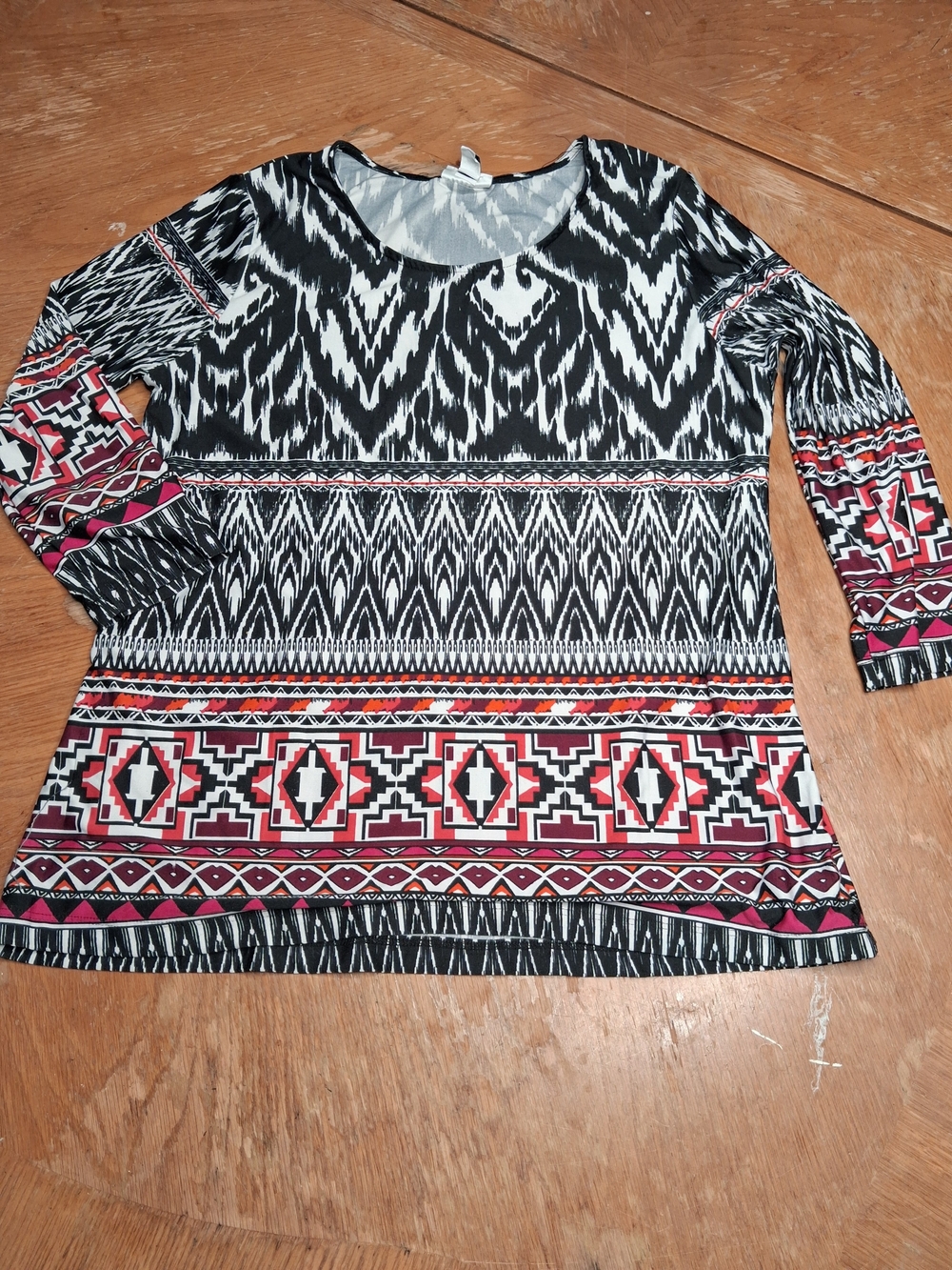 croft & barrow Black, White & Red Patterned Long Sleeve Top